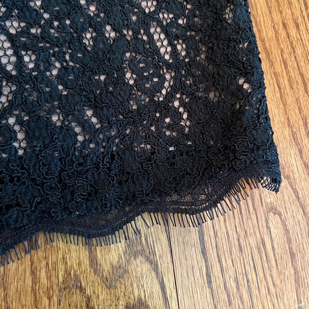 Lace Sheath - Picture 2 of 7